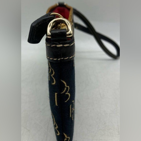 EUC Dooney & Bourke Grooved Leather Top Zip Wristlet Clutch Black Gold Monogram - Picture 6 of 7